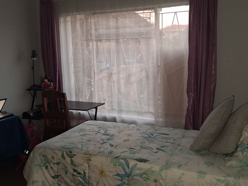 Spacious Family Home in Rensburg, Heidelberg Gauteng - Photo 8
