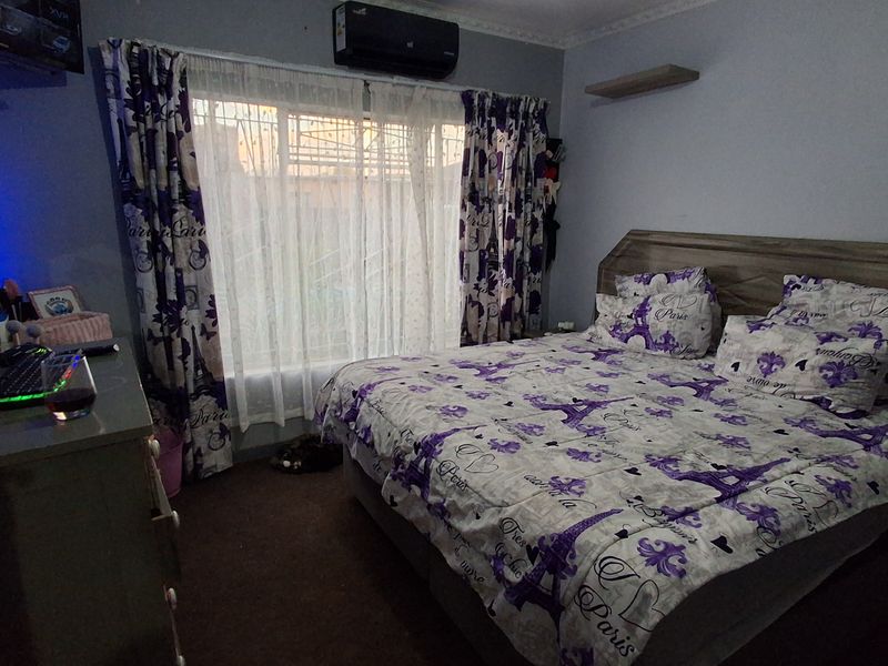 Spacious Family Home in Rensburg, Heidelberg Gauteng - Photo 7