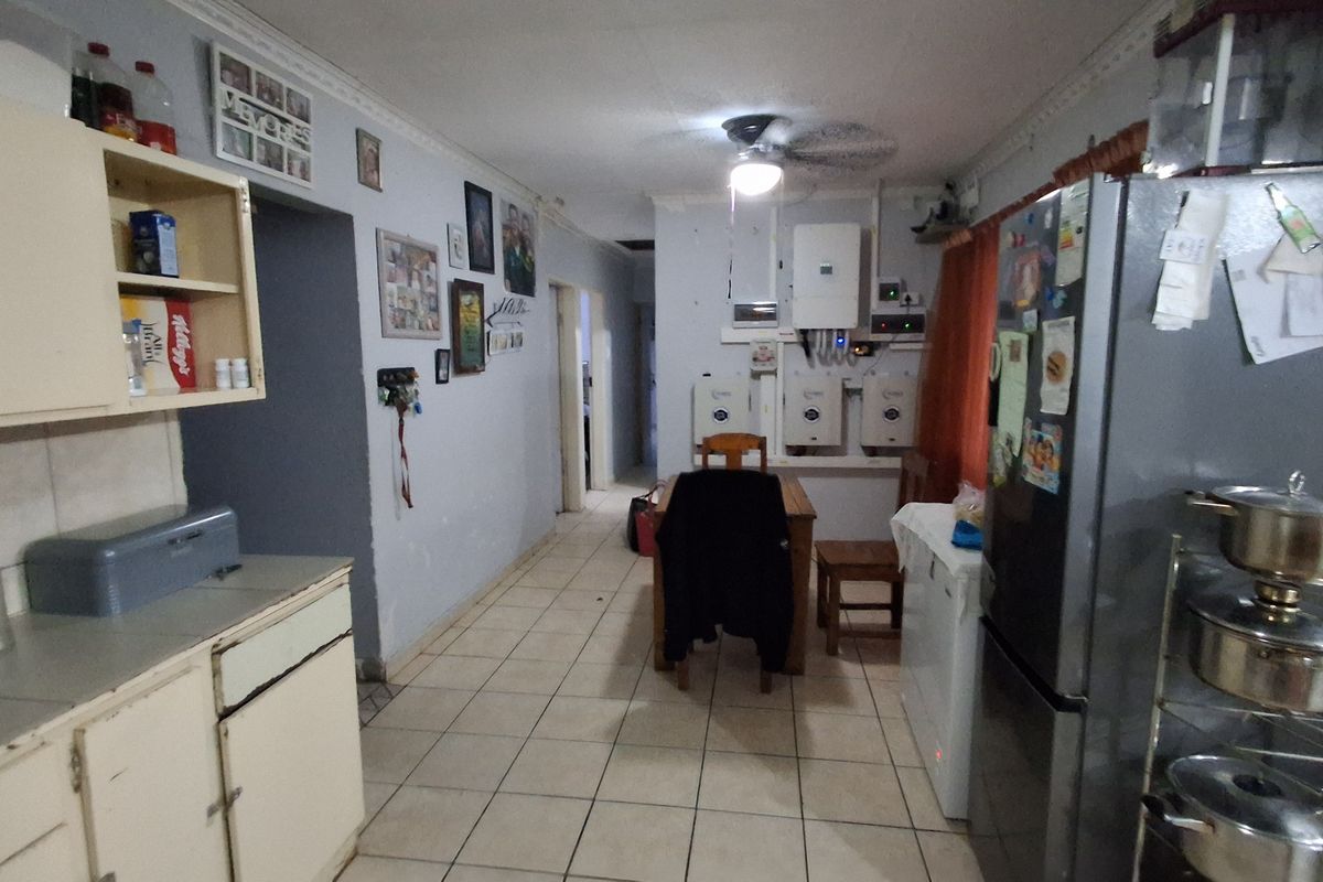 Spacious Family Home in Rensburg, Heidelberg Gauteng - Photo 4