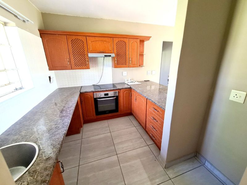 EXCLUSIVE MANDATE Newly Renovated Ground-Floor Apartment in Cashan - Photo 5