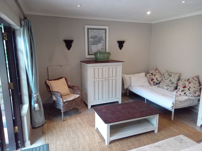 Beautiful, furnished flatlet on a stunning property. - Photo 3