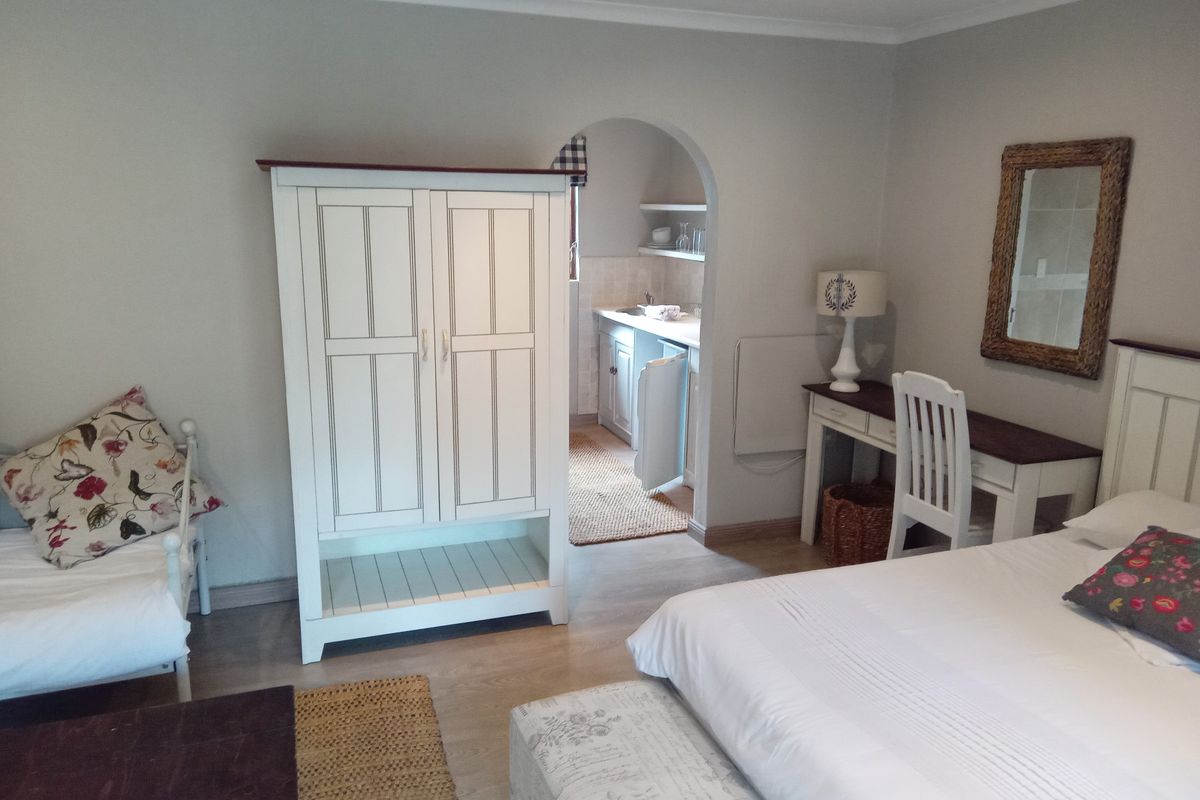 Beautiful, furnished flatlet on a stunning property. - Photo 5