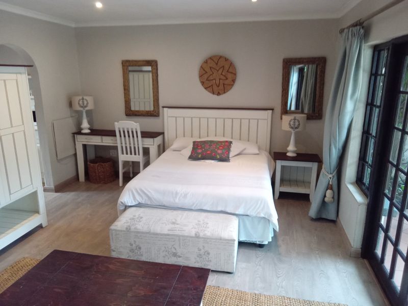 Beautiful, furnished flatlet on a stunning property. - Photo 1