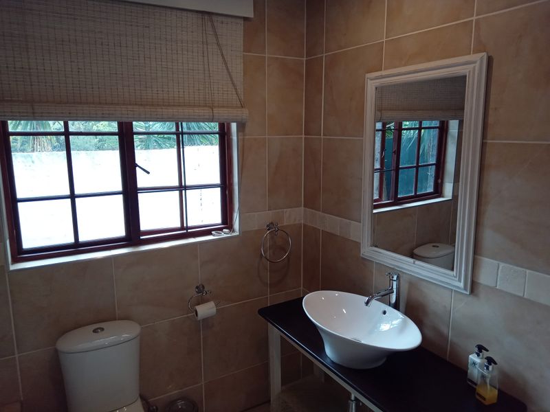 Beautiful, furnished flatlet on a stunning property. - Photo 9