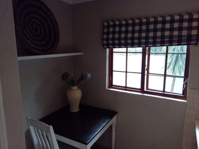 Beautiful, furnished flatlet on a stunning property. - Photo 7