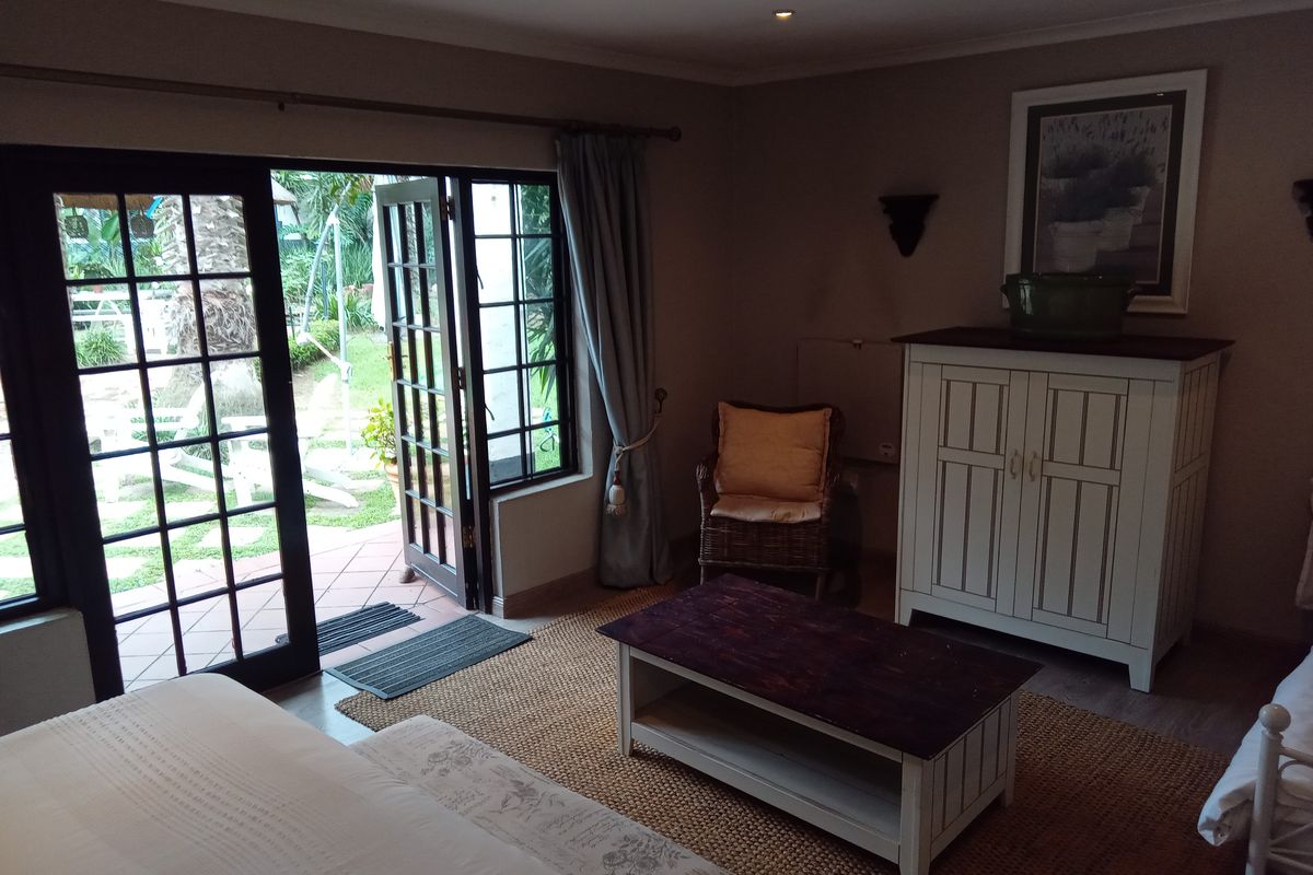Beautiful, furnished flatlet on a stunning property. - Photo 4