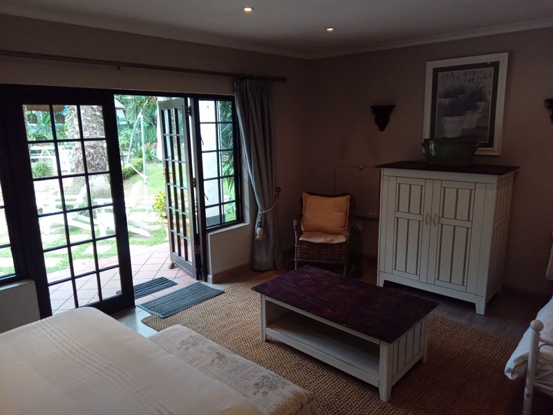 Beautiful, furnished flatlet on a stunning property. - Photo 4