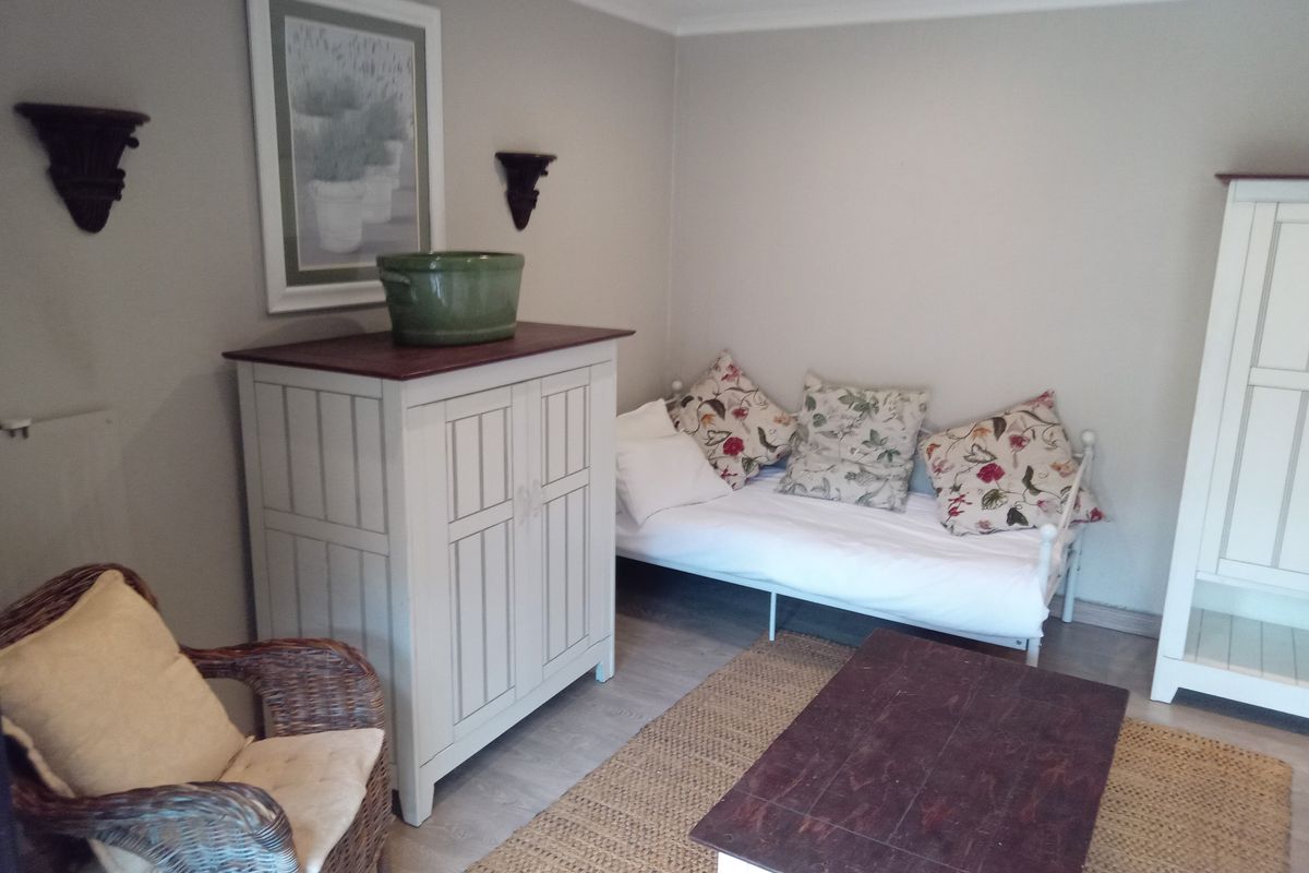Beautiful, furnished flatlet on a stunning property. - Photo 2