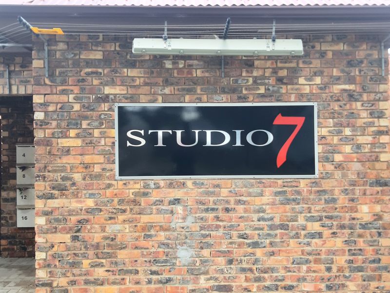 Studio 7 - Loft Apartment - Photo 1