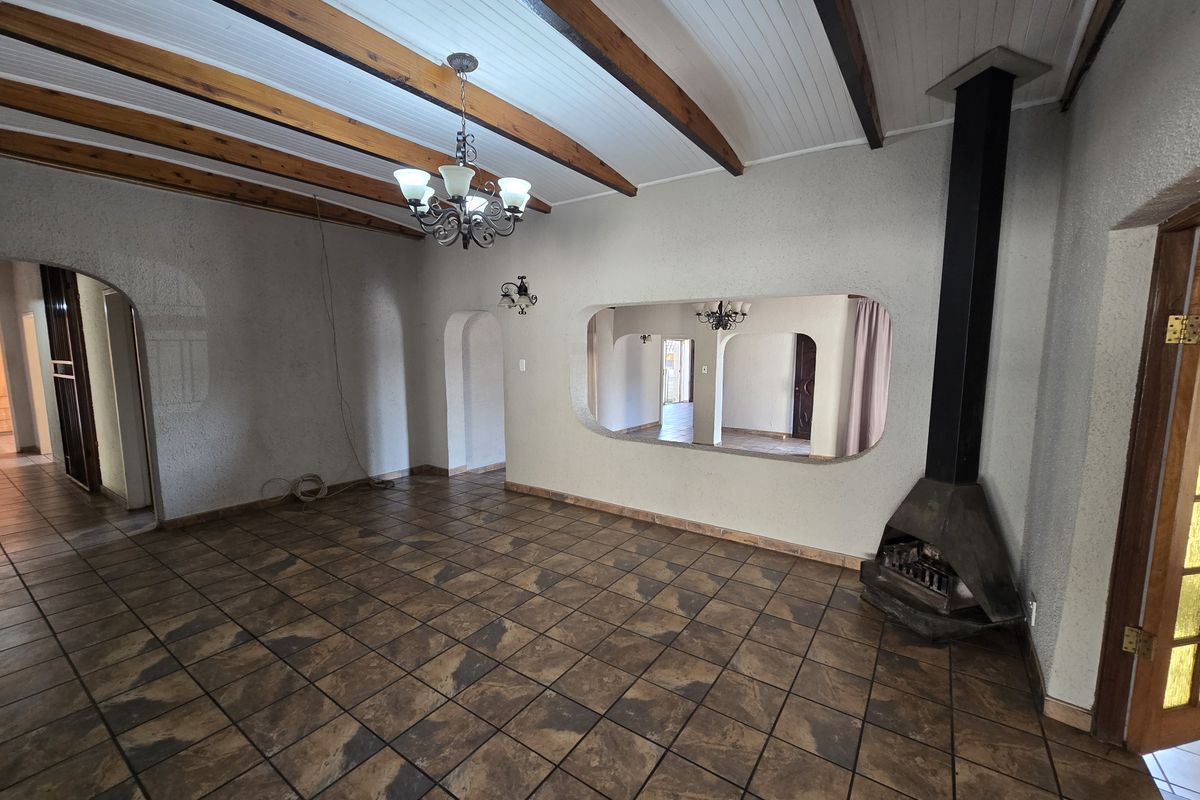 Superb Design Generous Dimensions! - Photo 2