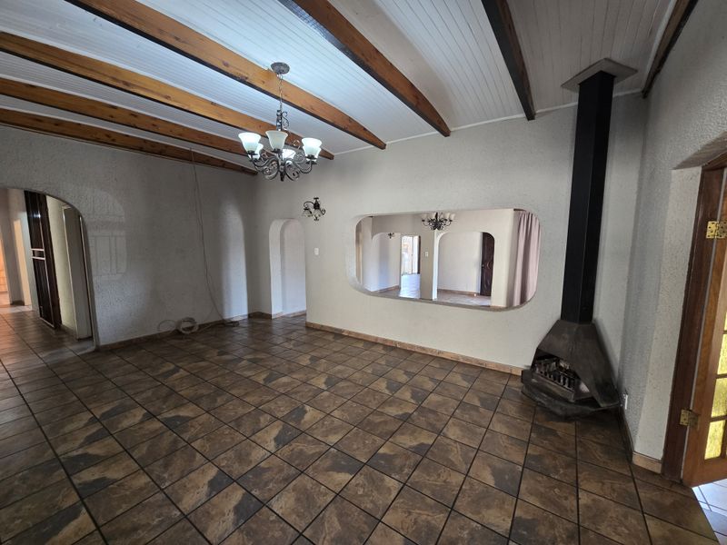 Superb Design Generous Dimensions! - Photo 2