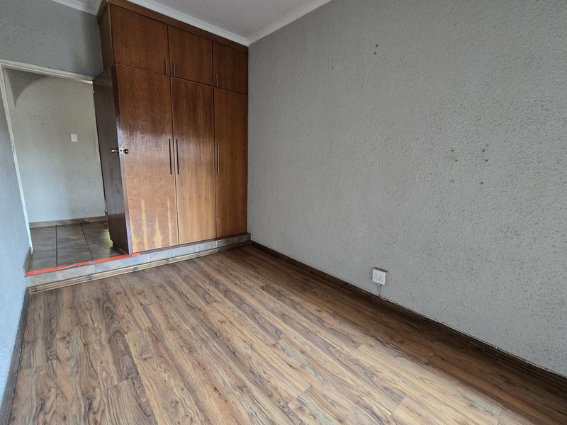 Superb Design Generous Dimensions! - Photo 10