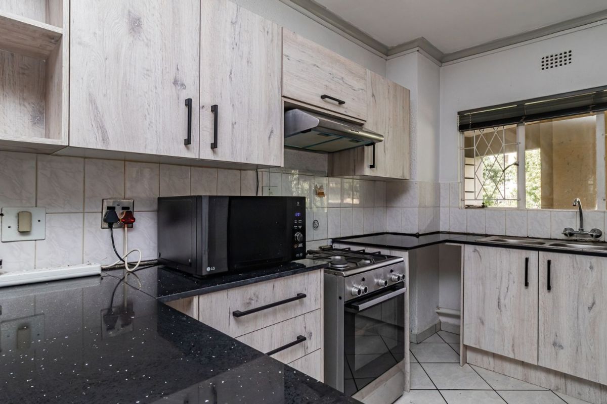 Charming 2-Bedroom Home with a Private Garden - Photo 2