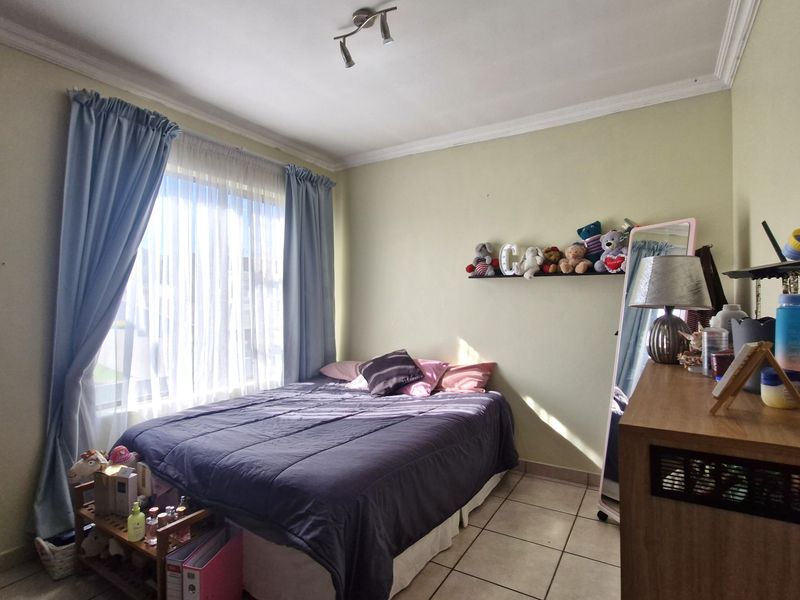 Comfortable Family Living in an Estate - Photo 10