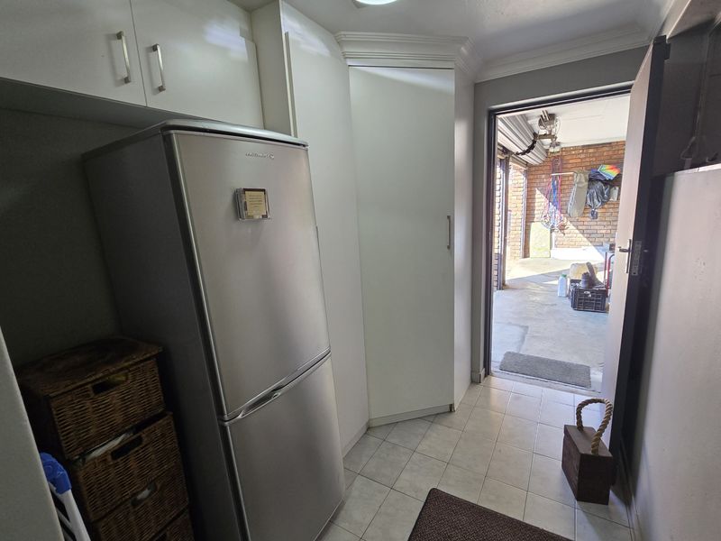 Perfect Family Home Or Convert to Business Premises! - Photo 9