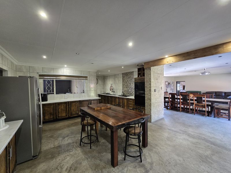 Perfect Family Home Or Convert to Business Premises! - Photo 7