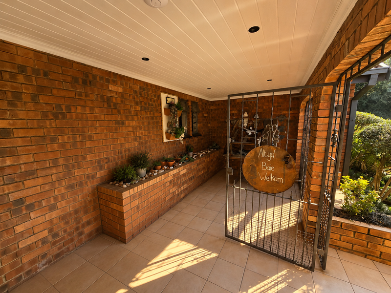 Perfect Family Home Or Convert to Business Premises! - Photo 3