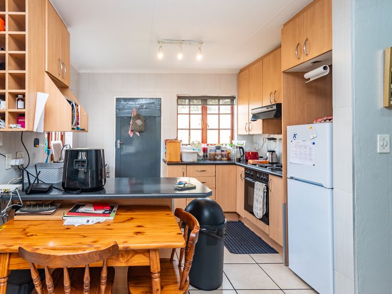 Charming Home For Sale in Little Falls, Roodepoort – Perfect Blend of Comfort and Convenience! - Photo 5