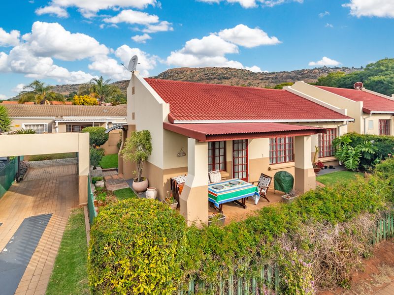 Charming Home For Sale in Little Falls, Roodepoort – Perfect Blend of Comfort and Convenience! - Photo 2