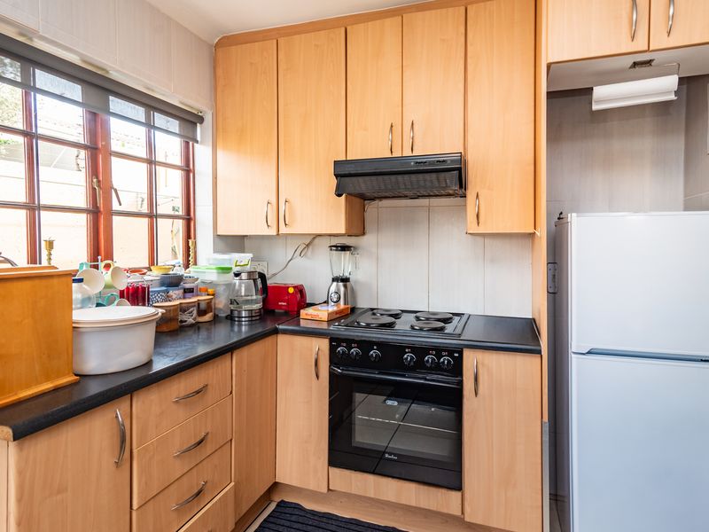 Charming Home For Sale in Little Falls, Roodepoort – Perfect Blend of Comfort and Convenience! - Photo 8