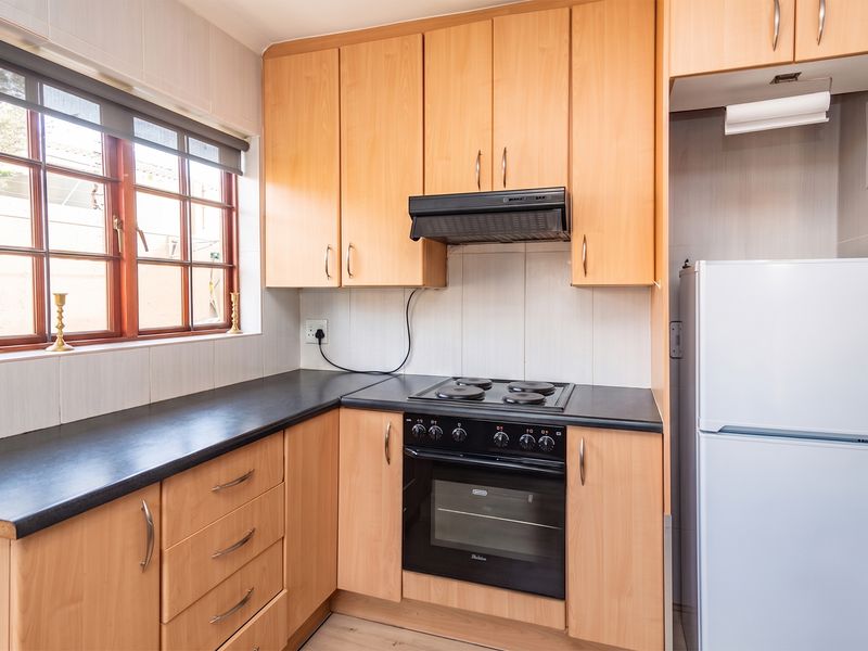 Charming Home For Sale in Little Falls, Roodepoort – Perfect Blend of Comfort and Convenience! - Photo 9