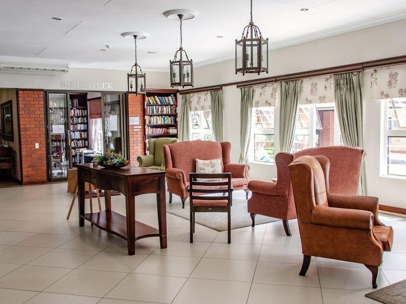 Comfortable Retirement Living in a Secure and Supportive Community - Photo 5