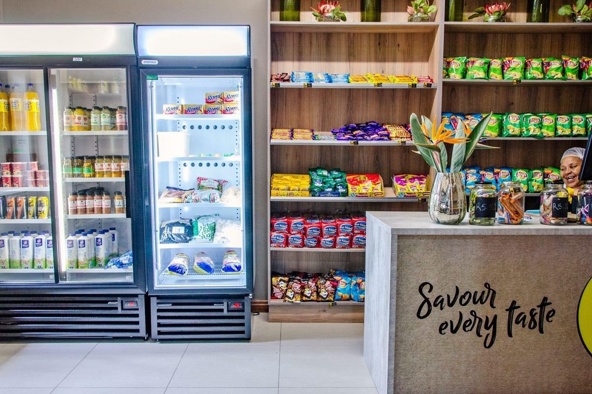 Comfortable Retirement Living in a Secure and Supportive Community - Photo 4