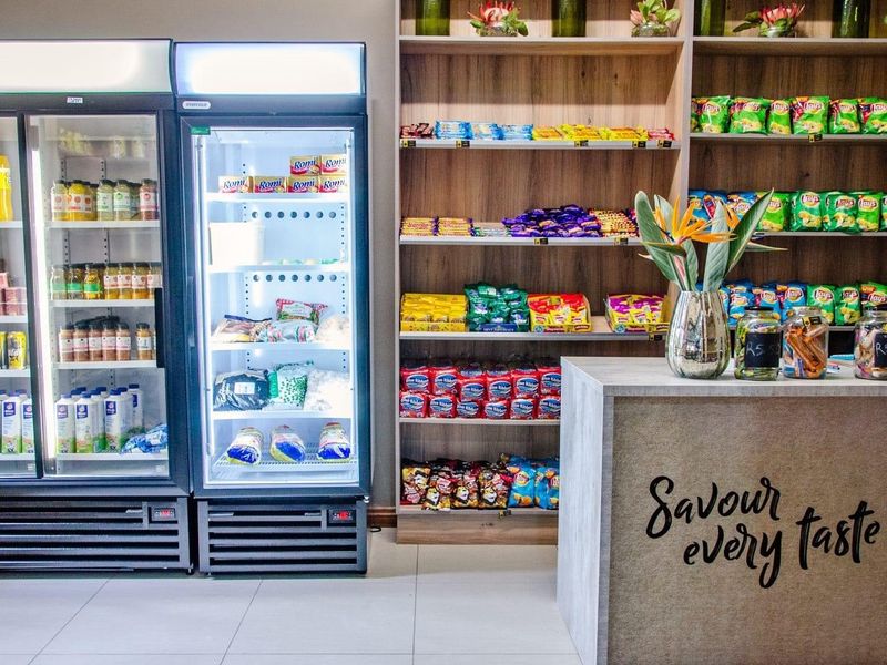 Comfortable Retirement Living in a Secure and Supportive Community - Photo 4