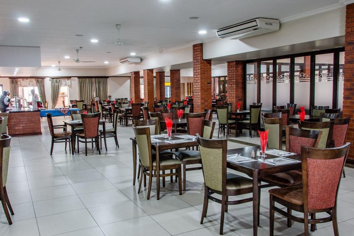 Comfortable Retirement Living in a Secure and Supportive Community - Photo 3