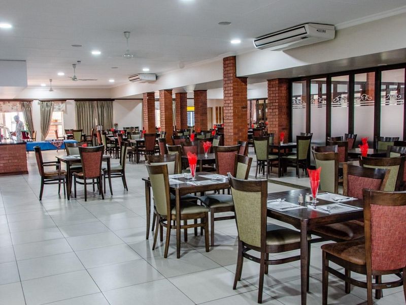 Comfortable Retirement Living in a Secure and Supportive Community - Photo 3