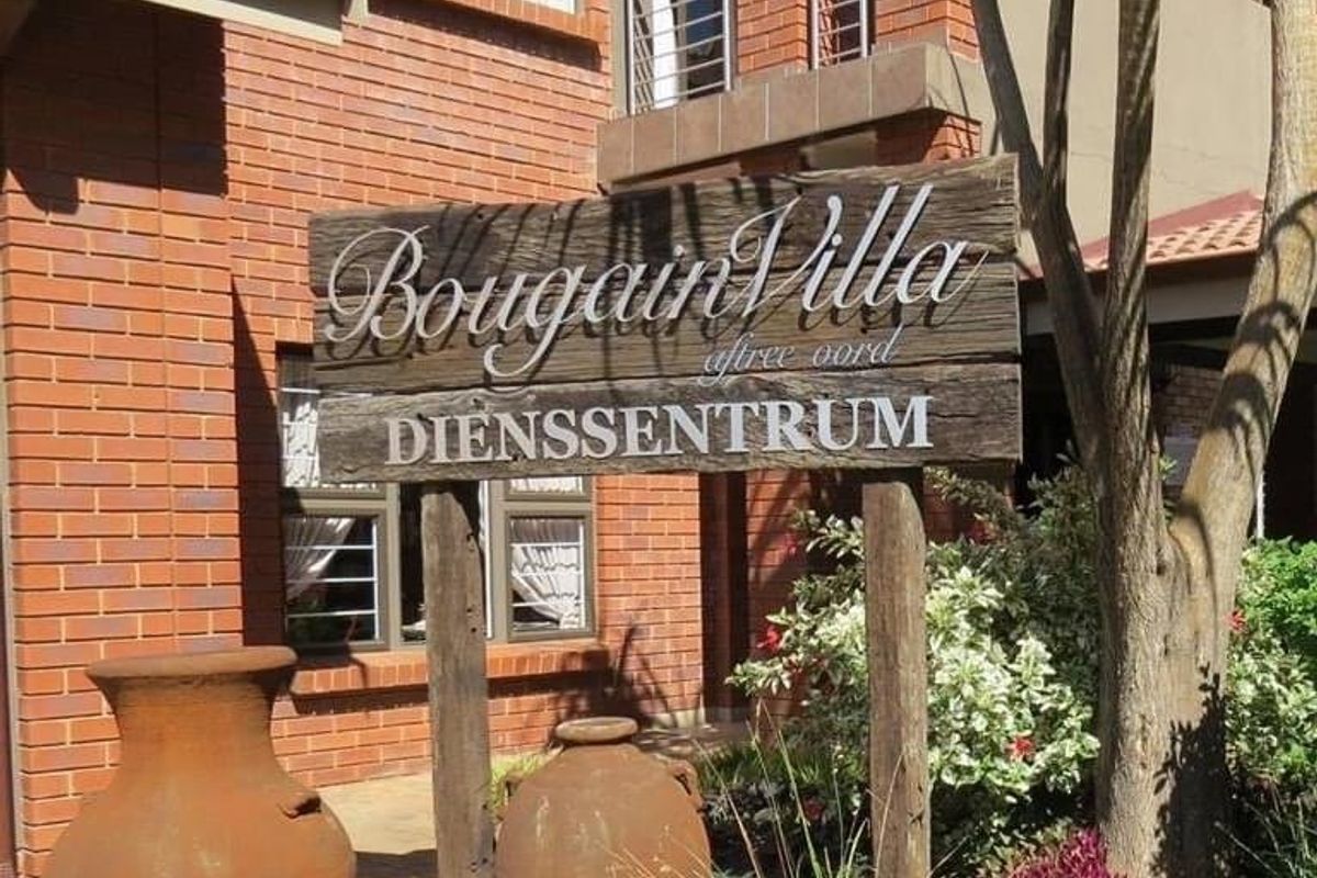 Comfortable Retirement Living in a Secure and Supportive Community - Photo 2