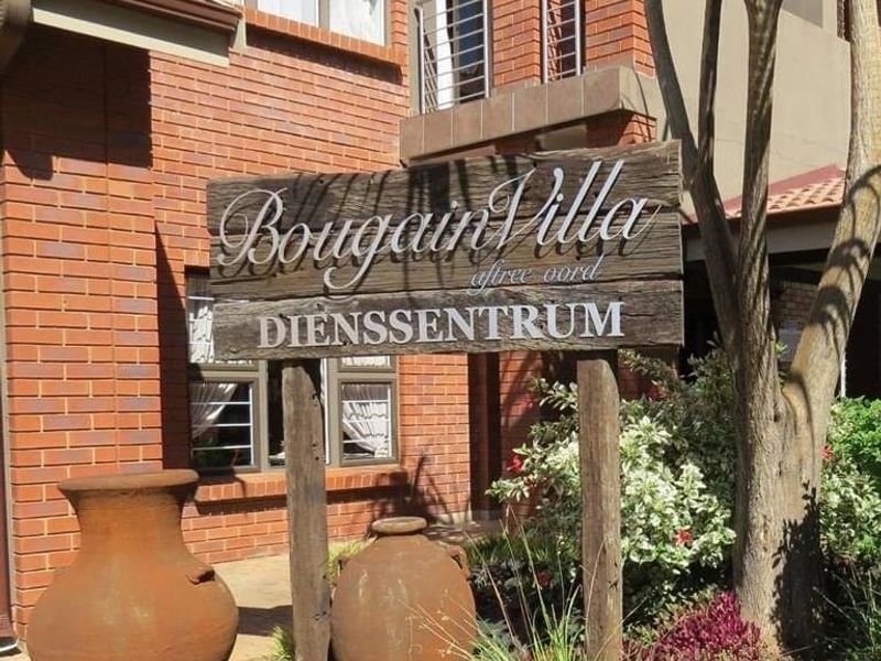 Comfortable Retirement Living in a Secure and Supportive Community - Photo 2