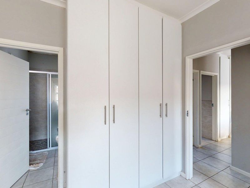 Modern 3-Bedroom Home for Sale in Lorraine - Photo 8