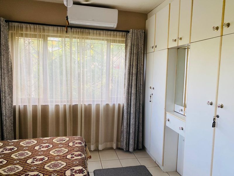 5 Bedroom home with Dual living potential and Large yard - Photo 4
