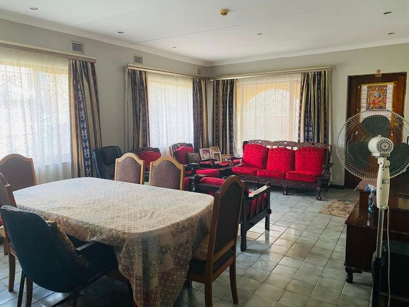 5 Bedroom home with Dual living potential and Large yard - Photo 8