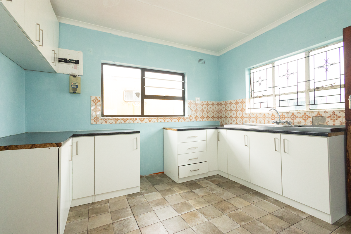 3 bedroom property with 2 bedroom granny flat situated in a quiet neighborhood in Ravensmead. - Photo 5