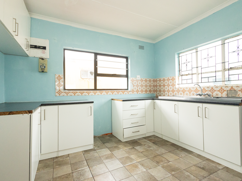 3 bedroom property with 2 bedroom granny flat situated in a quiet neighborhood in Ravensmead. - Photo 5