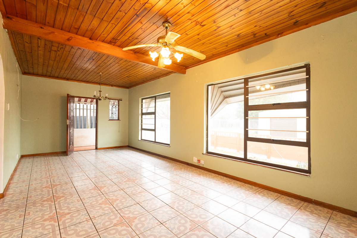 3 bedroom property with 2 bedroom granny flat situated in a quiet neighborhood in Ravensmead. - Photo 3