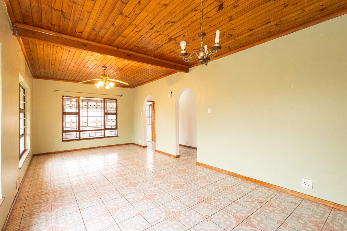 3 bedroom property with 2 bedroom granny flat situated in a quiet neighborhood in Ravensmead. - Photo 4