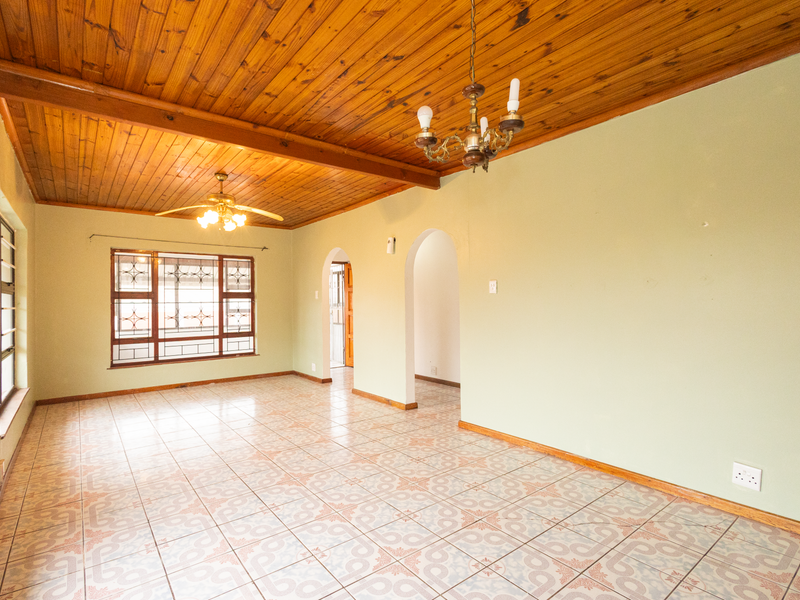 3 bedroom property with 2 bedroom granny flat situated in a quiet neighborhood in Ravensmead. - Photo 4