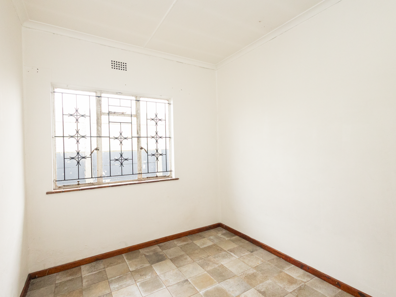 3 bedroom property with 2 bedroom granny flat situated in a quiet neighborhood in Ravensmead. - Photo 10