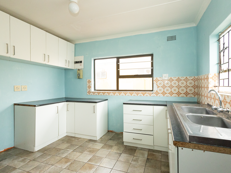 3 bedroom property with 2 bedroom granny flat situated in a quiet neighborhood in Ravensmead. - Photo 6