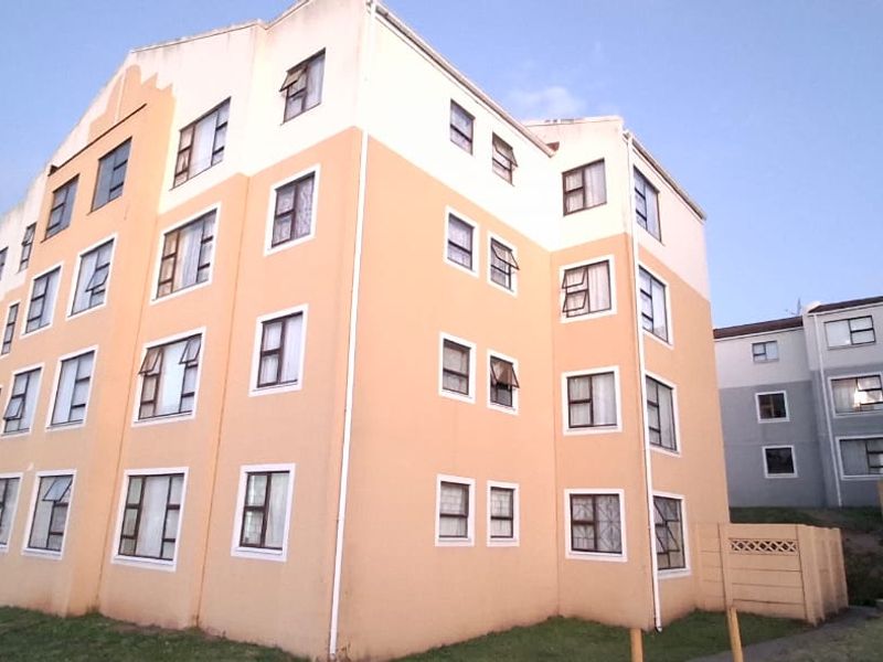 2 Bedroom Apartment in Amalinda - Photo 1