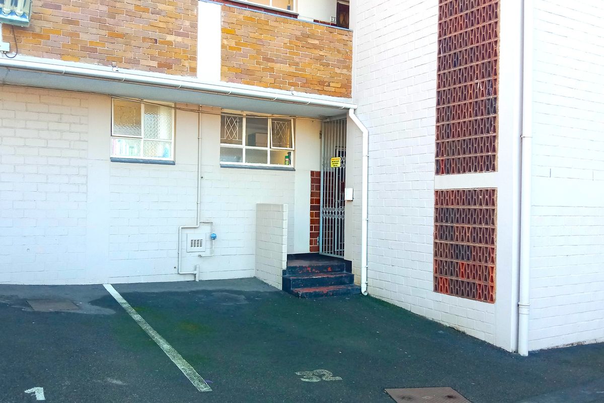 Secure 1 Bedroom Apartment in Quiet Morningside Location - Photo 2