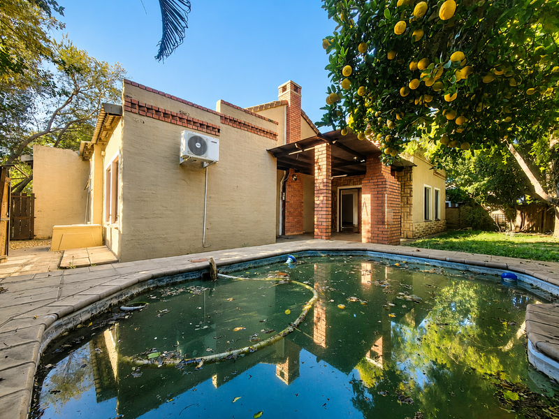 From Fireplace to Poolside – Everything You Need for Relaxed Estate Living - Photo 1