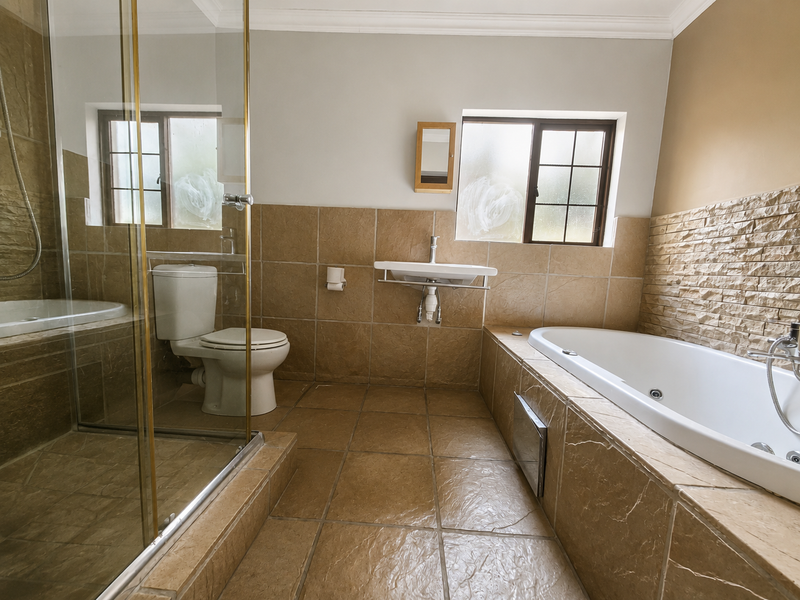 From Fireplace to Poolside – Everything You Need for Relaxed Estate Living - Photo 10
