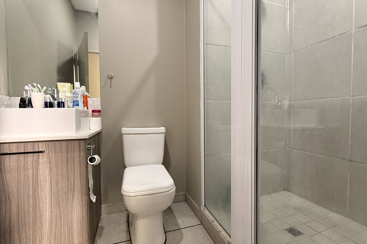 Modern Rosebank Living at The Bolton - Photo 4