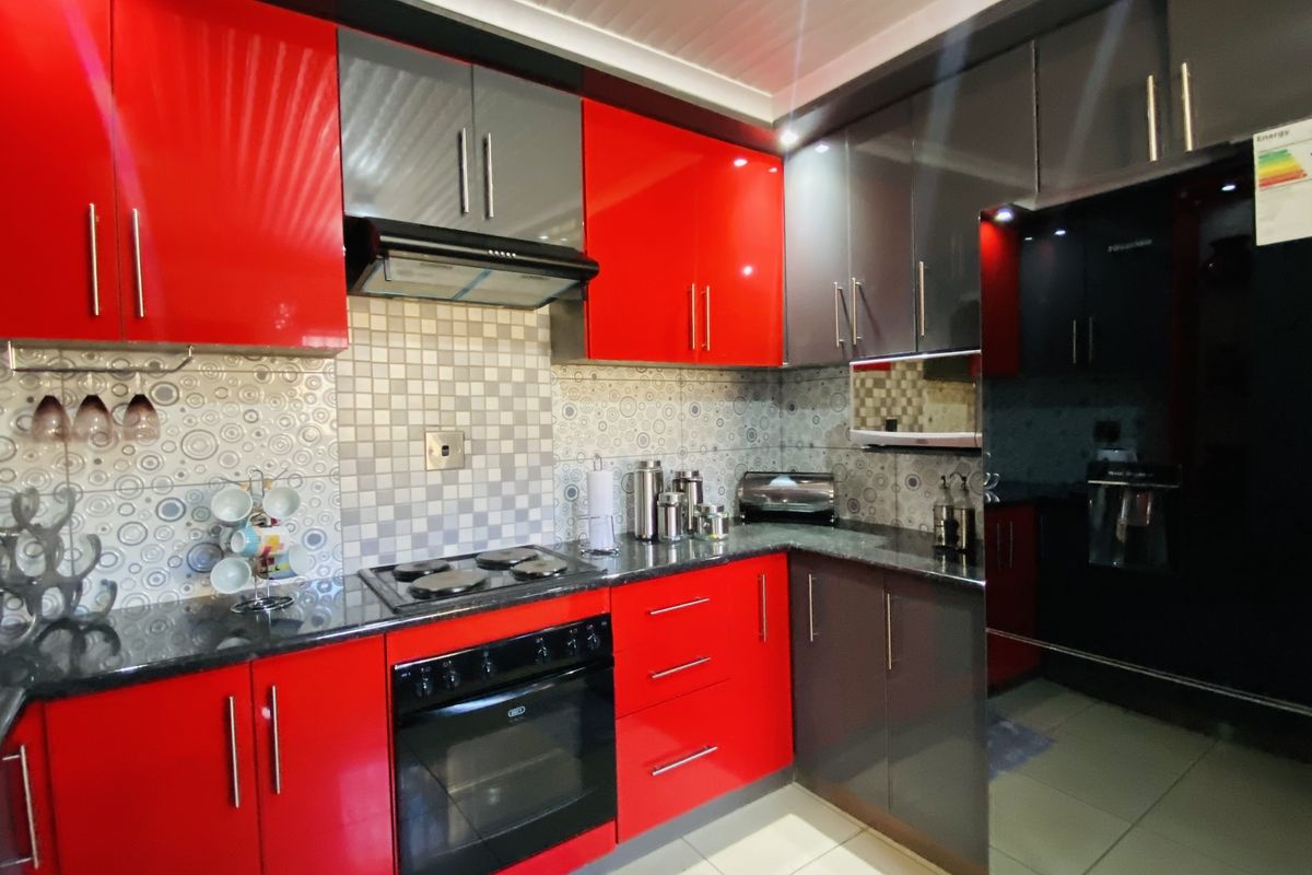 Neat Family Home in Tsakane Ext 15 - Photo 5