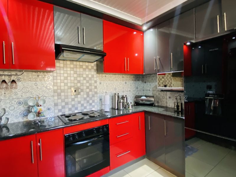 Neat Family Home in Tsakane Ext 15 - Photo 5