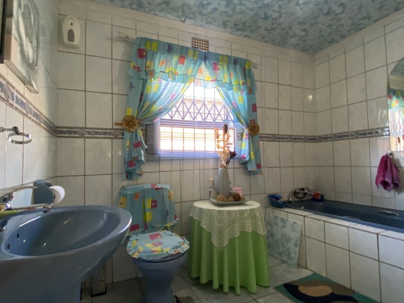 Neat Family Home in Tsakane Ext 15 - Photo 7